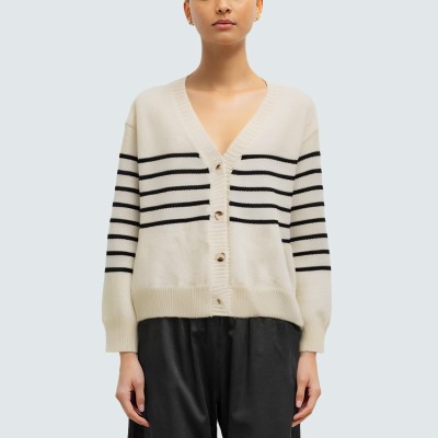 Versatile and stylish women's knitted cardigan