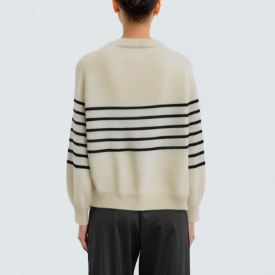 Versatile and stylish women's knitted cardigan