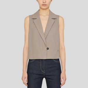 Simple single-button vest with a notched collar